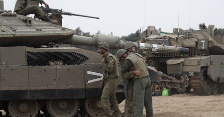 "Nieunikniona operacja". 100 tys. żołnierzy czeka na sygnał