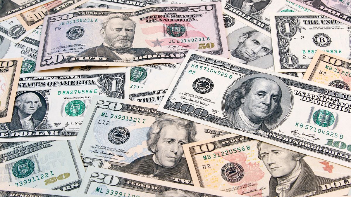 Dolar wystrzelił w czwartek na poziomy nienotowane od sierpnia