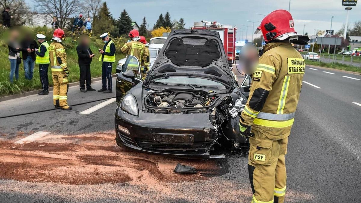 mercedes porsche leszno kolizja