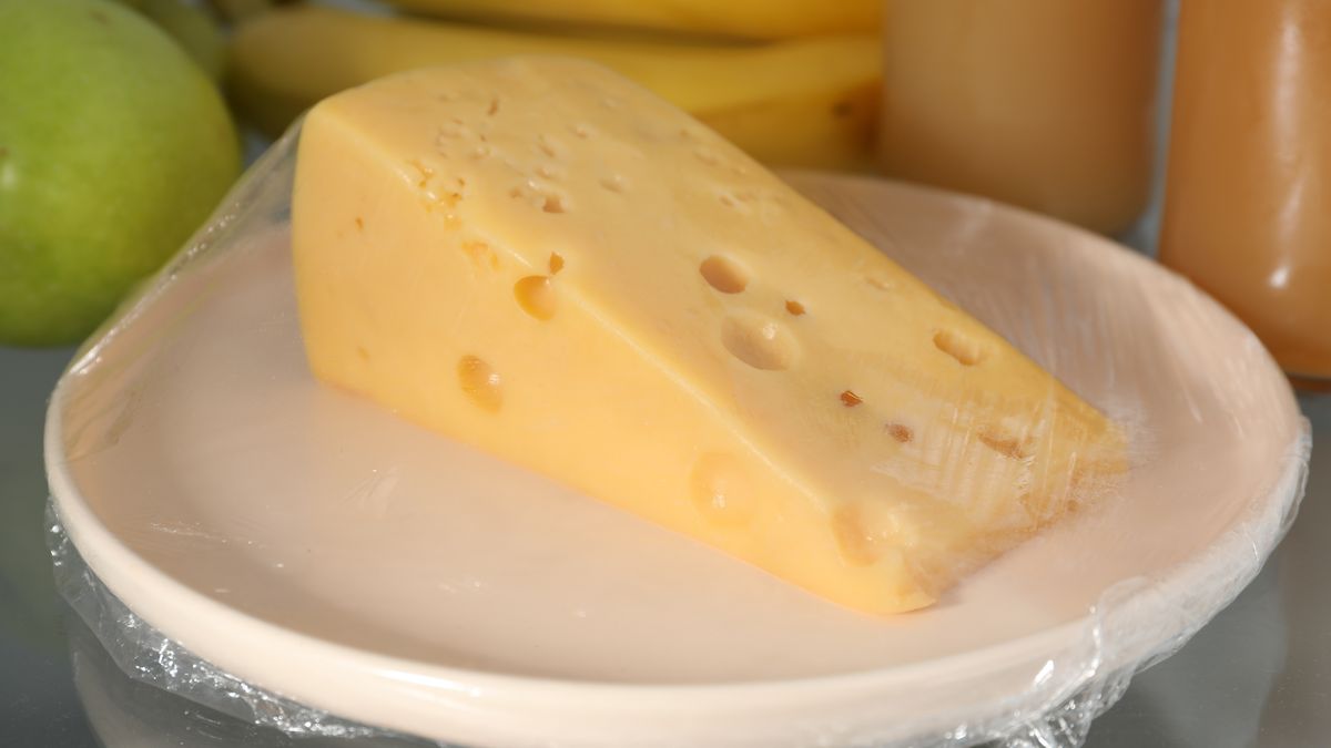 Folia spożywcza nie jest najlepsza do przechowywania sera