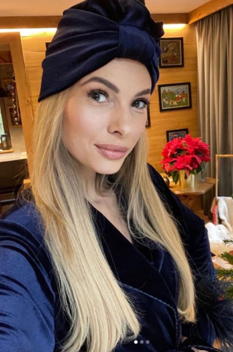 Izabela Janachowska broni weselnej kreacji Sylwii Bomby