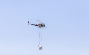 Alarm w Alpach. Woda dociera do schronisk helikopterami