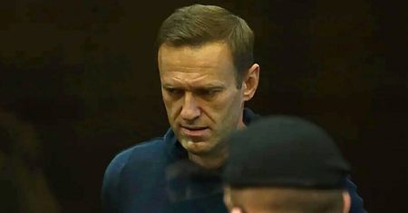 Nawalny w szpitalu. Współpracownik: "To obóz tortur"