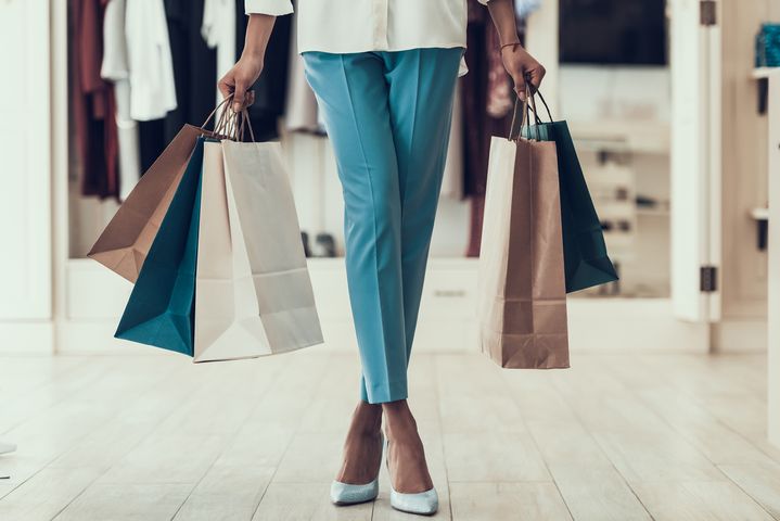 Uzależnienie od zakupów określa się inaczej mianem zakupoholizmu albo shopoholizmu.