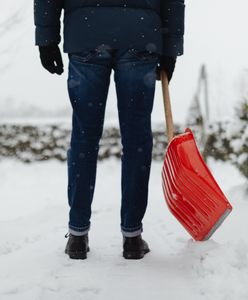 Nieodśnieżony chodnik. Co zrobić, gdy zdarzył się wypadek? Tak uzyskasz odszkodowanie