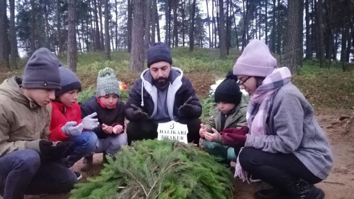 Murad pochował w lesie dziecko.