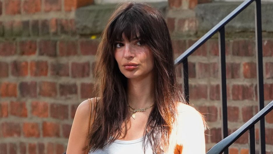 Emily Ratajkowski na spacerze z psem