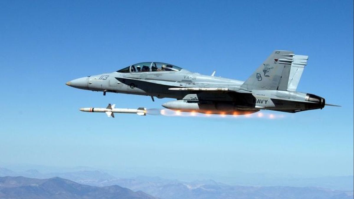 AARGM-ER to wystrzeliwane z samolotów bojowych pociski o zwiększonym zasięgu