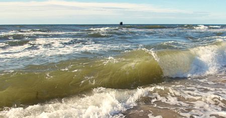 Polskie plaże zanieczyszczone. Znana jest przyczyna