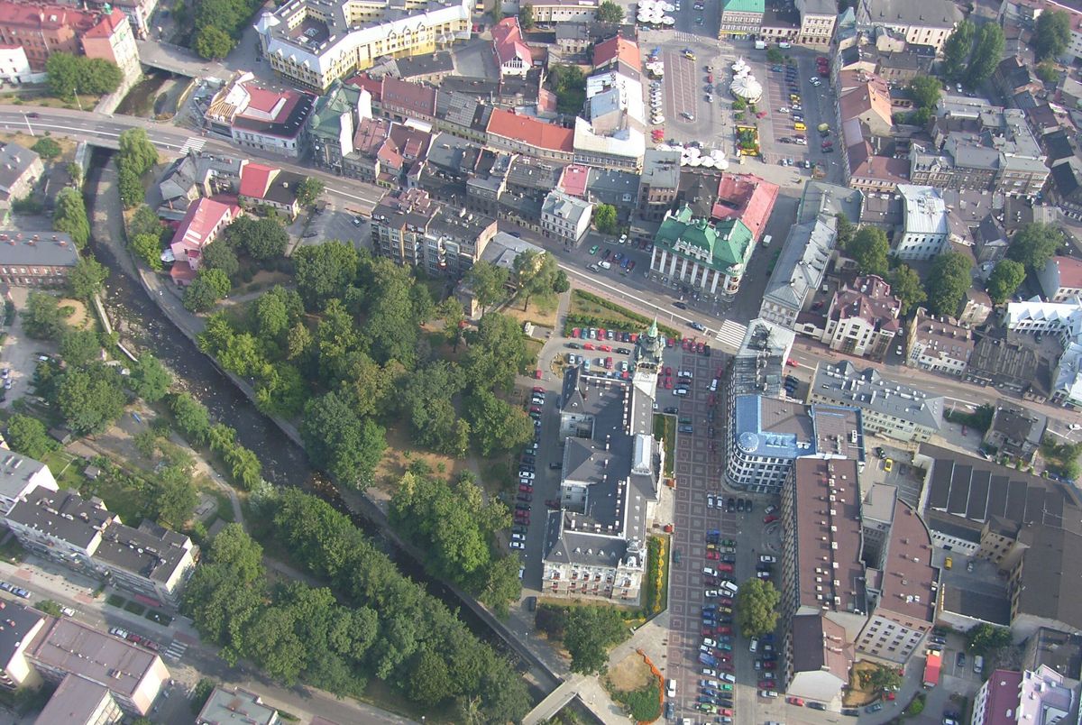 Władze Bielska-Białej przystąpiły na remontu parku za miejskim ratuszem.