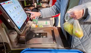 To wkurza klientów na zakupach. Nie chcą czekać, aż przyjdzie pomoc
