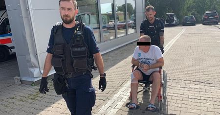 Usiłował zabić konkubinę. Dusił 46-latkę na środku ulicy. W mieszkaniu sam się postrzelił w kolano
