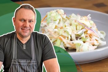 Strzelczyk robi bez majonezu. Tradycyjna surówka z pora, a smakuje wyjątkowo