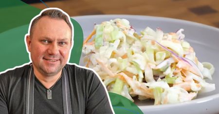 Strzelczyk robi bez majonezu. Tradycyjna surówka z pora, a smakuje wyjątkowo