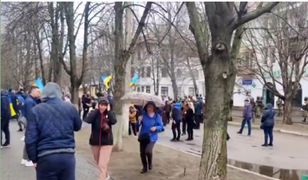 Protesty w okupowanych częściach Ukrainy. W Kachowce słychać było strzały