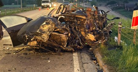 BMW huknęło w ciężarówkę. Koszmarny wypadek w środku nocy