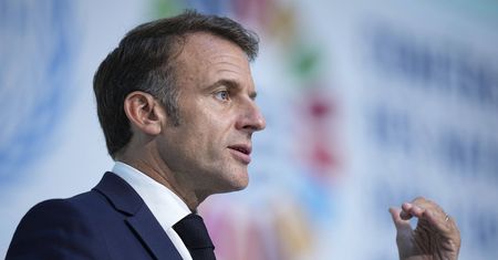 Macron po tragedii. Dzieci bez dostępu do mediów społecznościowych