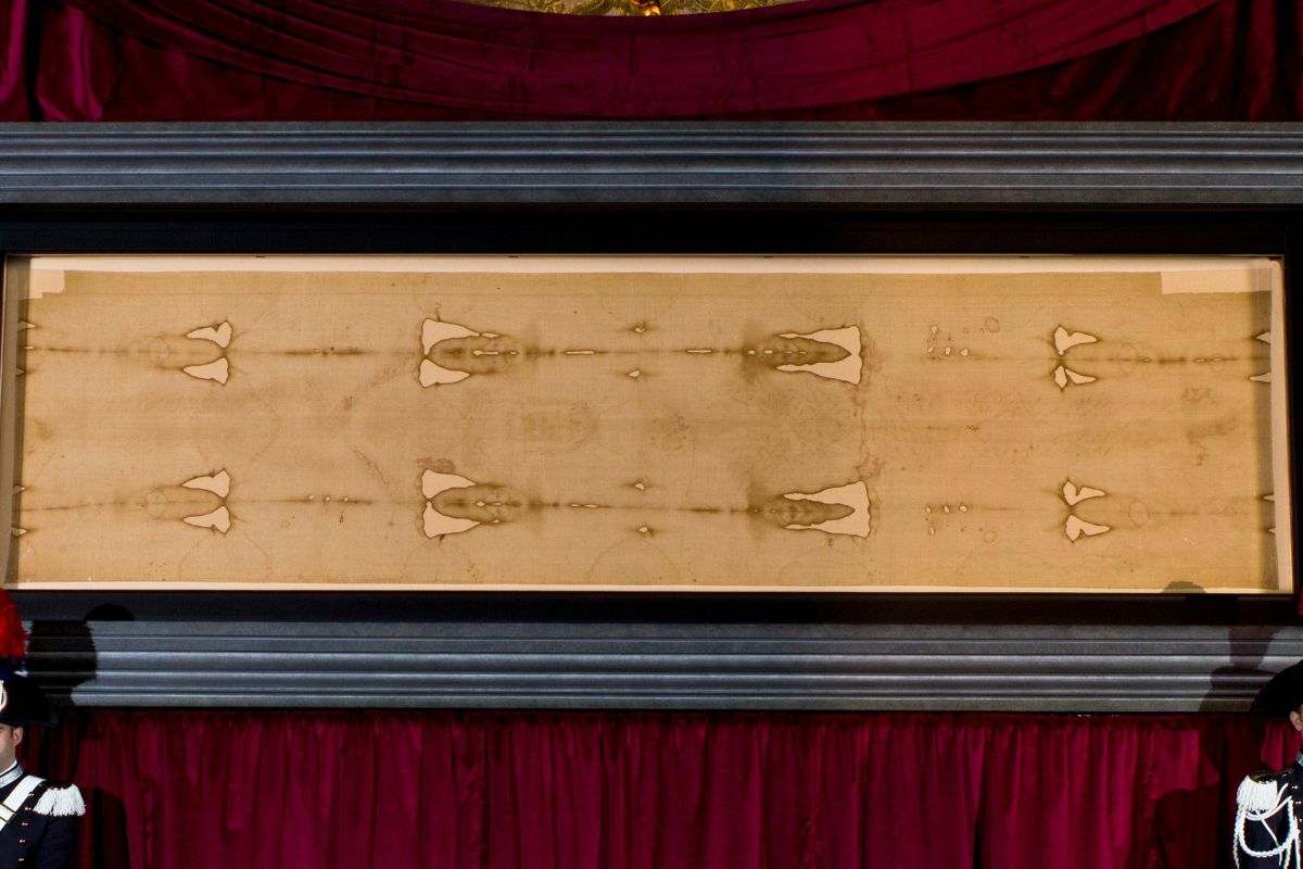 Całun Turyński zbadany na nowo: genetyczna mozaika sprzed wieków