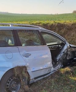 Ukradł samochód, pijany wjechał do rowu. Policjantki znalazły go na polu