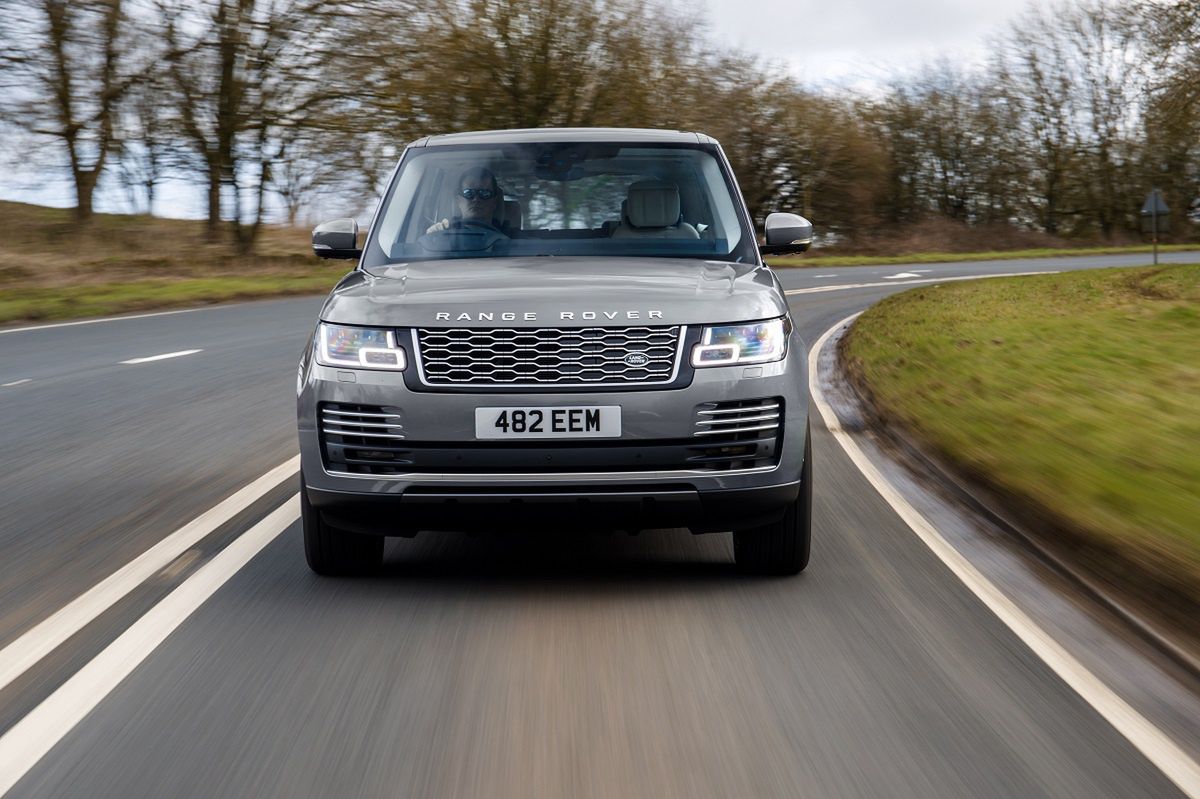 Range Rover poprzedniej generacji dalej jest chodliwym kąskiem