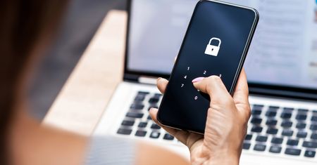 Przelew BLIK od nieznanego numeru? Ekspertka ostrzega