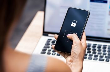 Przelew BLIK od nieznanego numeru? Ekspertka ostrzega