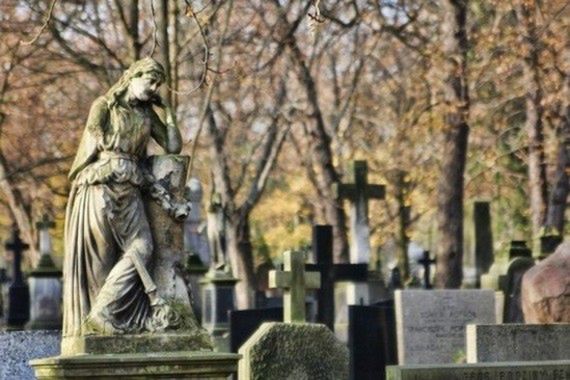 Jak kiedyś radzono sobie ze zmarłymi? Rewolucja Cmentarna XVIII wieku