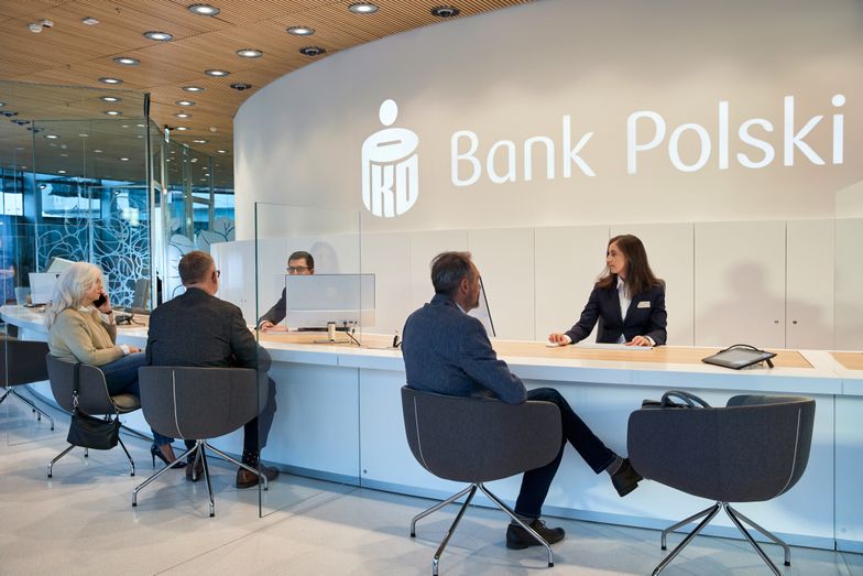 Polacy tłumnie ruszyli po "Bezpieczny Kredyt 2%". Dopłaty czekają w największym polskim banku