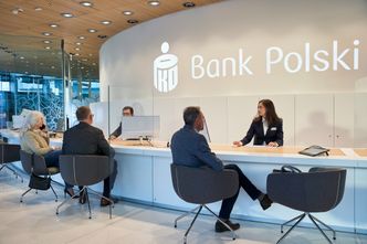Polacy tłumnie ruszyli po "Bezpieczny Kredyt 2%". Dopłaty czekają w największym polskim banku