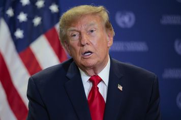 Trump będzie kupować potaż od Kanady. Dopiero zapowiadał "potężny układ" z Białorusią