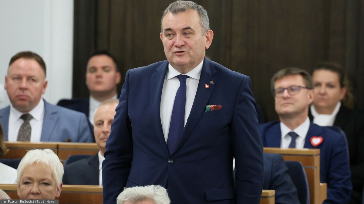 Inauguracyjne posiedzenie Senatu XI kadencji
Fot. Piotr Molecki/East News, Warszawa, 13.11.2023. 1. posiedzenie Senatu RP XI kadencji. Slubowanie senatorow.
N/z: Stanislaw Gawlowski
Piotr Molecki