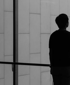 "Chłopcy dzwonią, dziewczynki piszą maile". Jak rozmawia się z dziećmi, które nie chcą żyć?