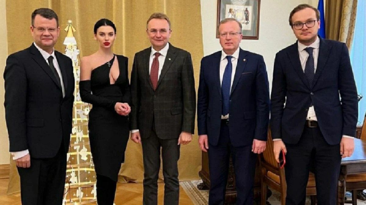 Od lewej: wiceminister edukacji Ihor Harbaruk, asystentka Chrystyna Tiszkun i mer Lwowa Andrij Sadowy 