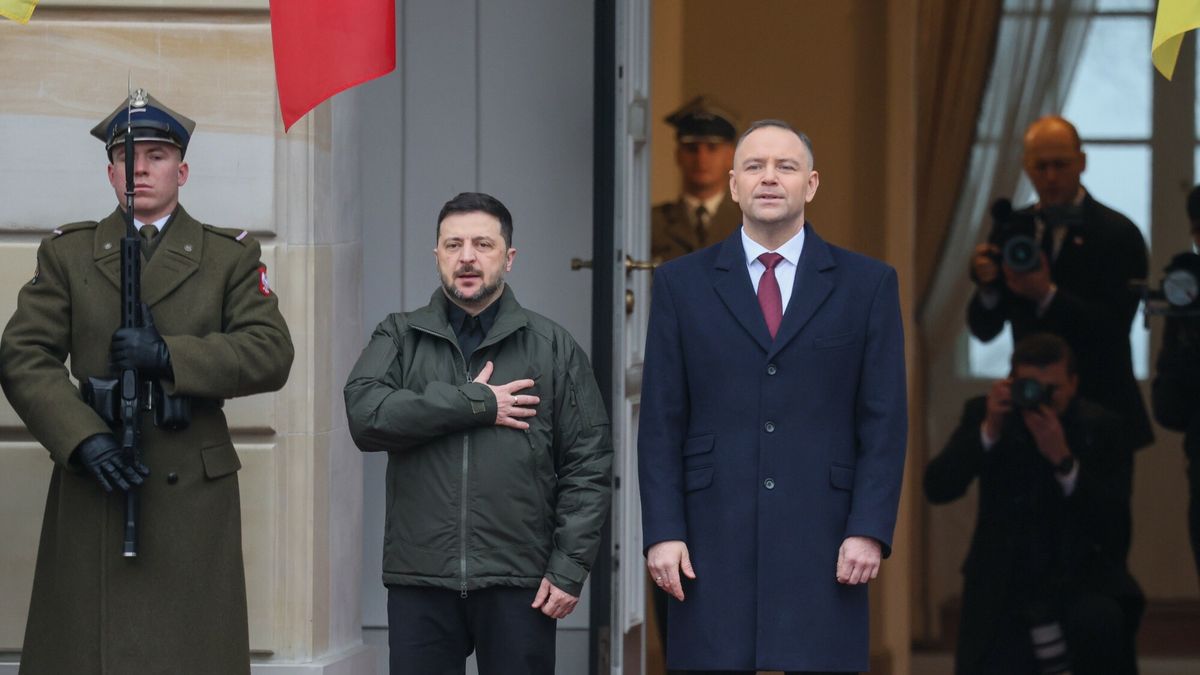 Wizyta Wo?odymyra Ze?enskiego w Polsce
Fot. Wojciech Olkusnik/East News, 19.12.2025. Wizyta prezydenta Ukrainy Wolodymyra Zelenskiego (L) w Polsce. Spotkanie z prezydentem Karolem Nawrockim (P) w Palacu Prezydenckim. Ceremonia powitania na dziedzincu Palacu Prezydenckiego.
Wojciech Olkusnik