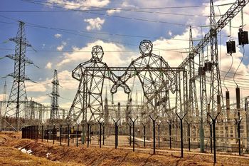 Fale upałów, a sieci energetyczne. Okres próby dla operatorów infrastruktury