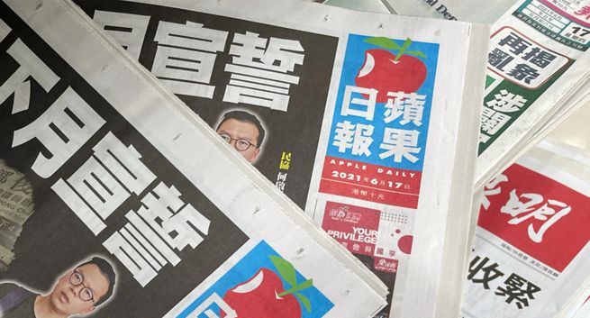 W Hongkongu policja zatrzymała na lotnisku kolejnego dziennikarza „Apple Daily”