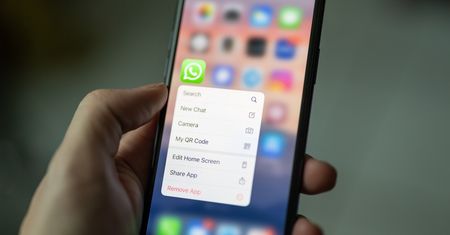 WhatsApp wprowadza uwierzytelnianie biometryczne do opcji łączenia kont