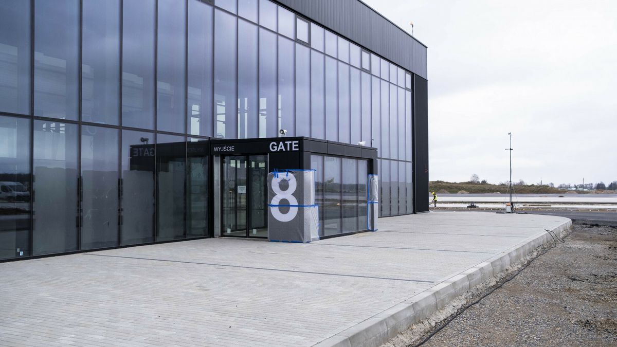 Lotnisko w Radomiu po rozbudowie ma obsługiwać tanie linie lotnicze i czartery. 