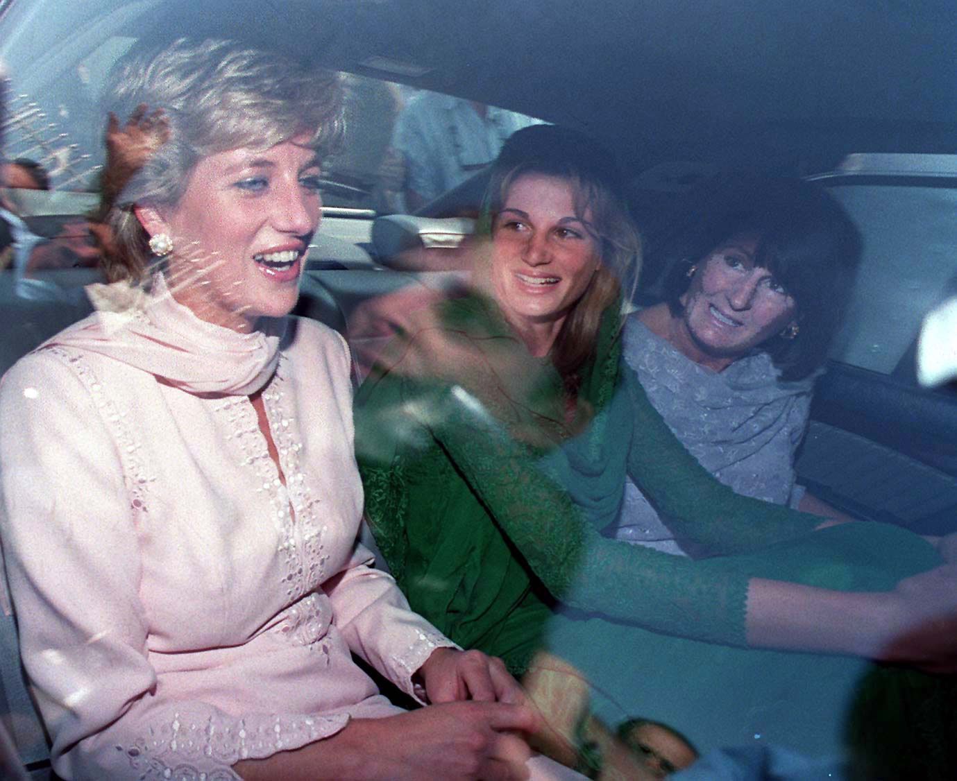 Lady Annabel Goldsmith (po prawej) i księżna Diana