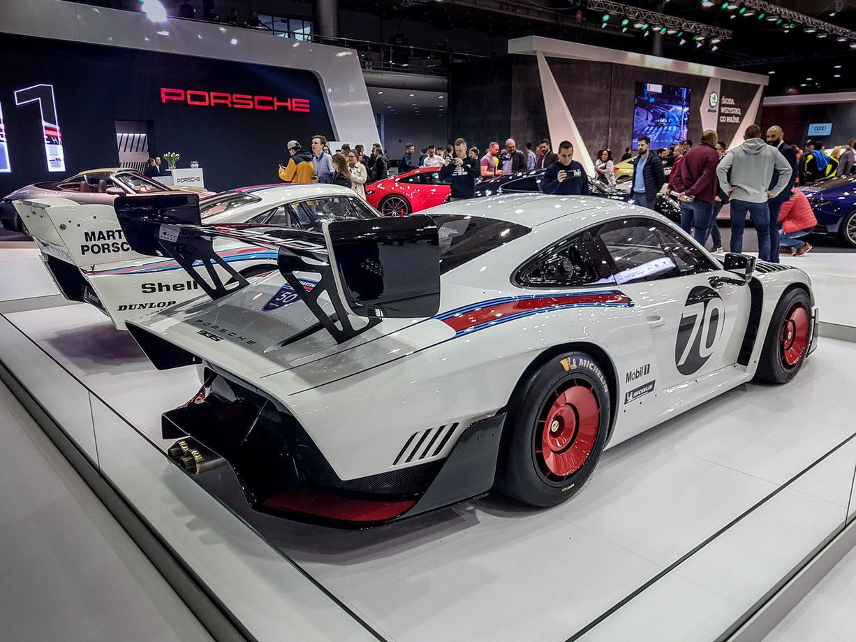 Poznań Motor Show był jednym z nielicznych miejsc, gdzie publicznie pokazano ściśle limitowane Porsche 935 (fot. Mariusz Zmysłowski)