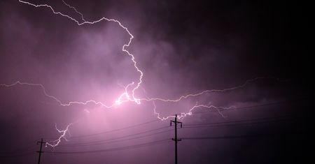 Synoptycy ostrzegają. W poniedziałek nad Polską wysoka aktywność elektryczna!