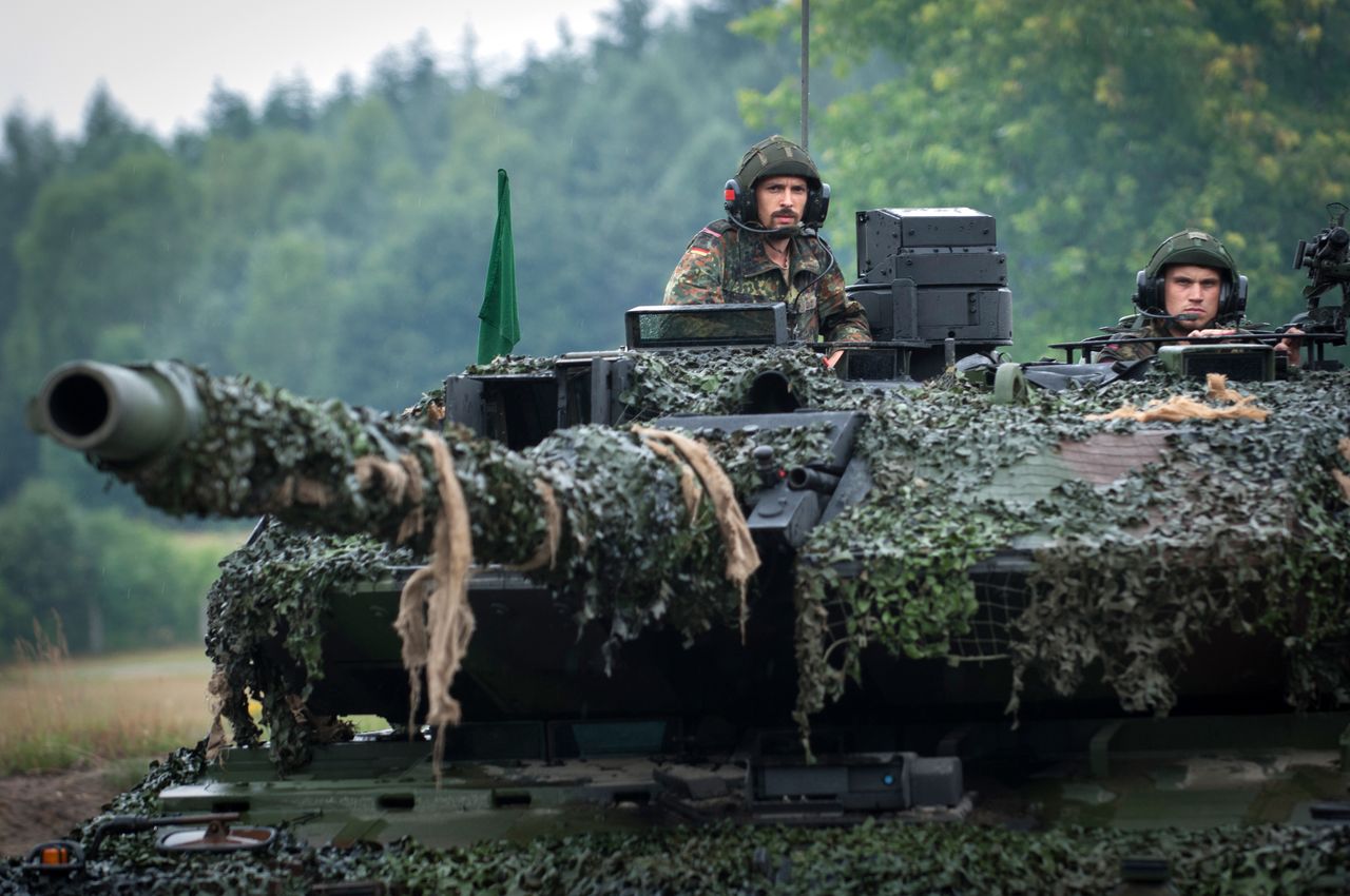 Bundeswehr's possible scenario. NATO deploying 300,000 troops against