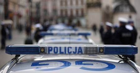 Gdańsk. Mężczyzna przewiercił drzwi, by obserwować mieszkanie?