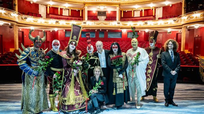 Stanislav Kuflyuk (Amonasro), Dominik Sutowicz (Radames), Gosha Kowalinska (Amneris), Barbara Gutaj-Monowid (Kapłanka), Marco Guidarini (dyrygent), Iwona Sobotka (Aida), Damian Konieczek (Faraon) i Wiktor Kozłowski (asystent dyrygenta) © Maciej Zakrzewski