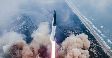 Osiem lotów Starship za nami. Na jakim etapie jest SpaceX? Znów były "fajerwerki"