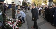 Poznań oddaje hołd bohaterom Czerwca ’56. Kwiaty przed bramą Fabryki Pojazdów Szynowych