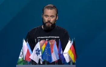 Taką bluzę założył Stanowski na debatę. "To chyba niezła okazja"