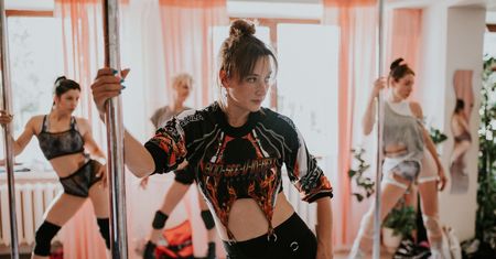 Pole dance lekiem na kompleksy? Recenzja filmu "Exotic"