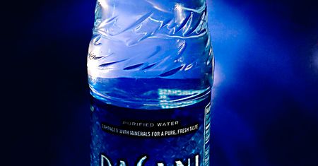 Woda bez gazu w butelce (marki Coca-Cola) - Dasani