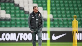Indywidualny trening w reprezentacji. Dwóch piłkarzy poza grupą